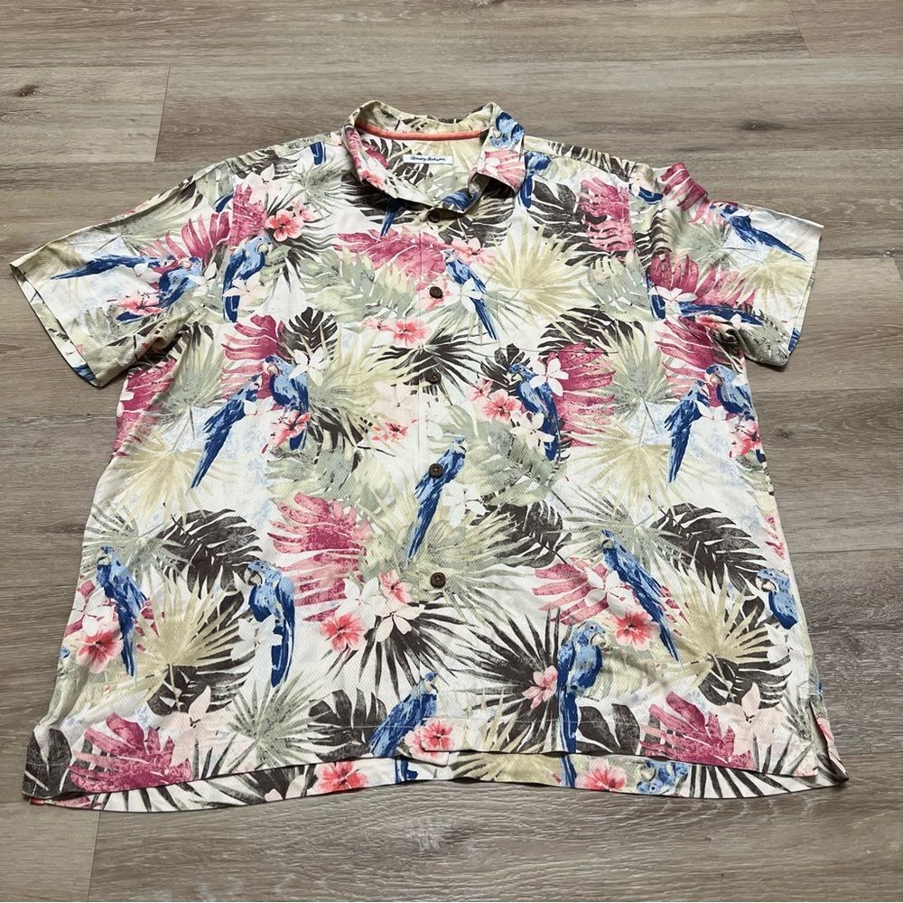 TOMMY BAHAMA men size XL Silk Tropical Hawaiian parrot cruise Camp Shirt